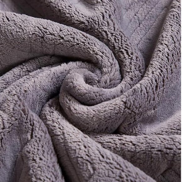 Monte & Jardin Geometric Patterned Throw Blanket 70x60’inch ultra plus textured - Picture 7 of 9